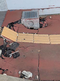 沈下した道路