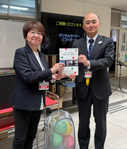 藤本会長(左) 吉田校長(右)
