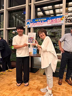 お楽しみ抽選会のようす